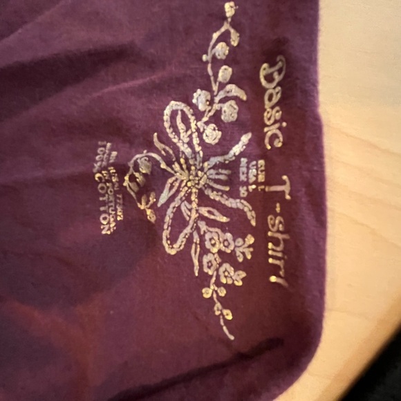 ~Zara~ Women's Burgundy Graphic Top - Picture 5 of 5